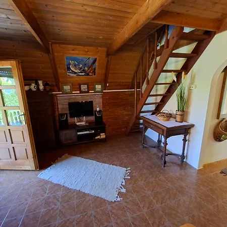 Vitorlas Nyaralohaz Holiday home Balatonmariafurdo
